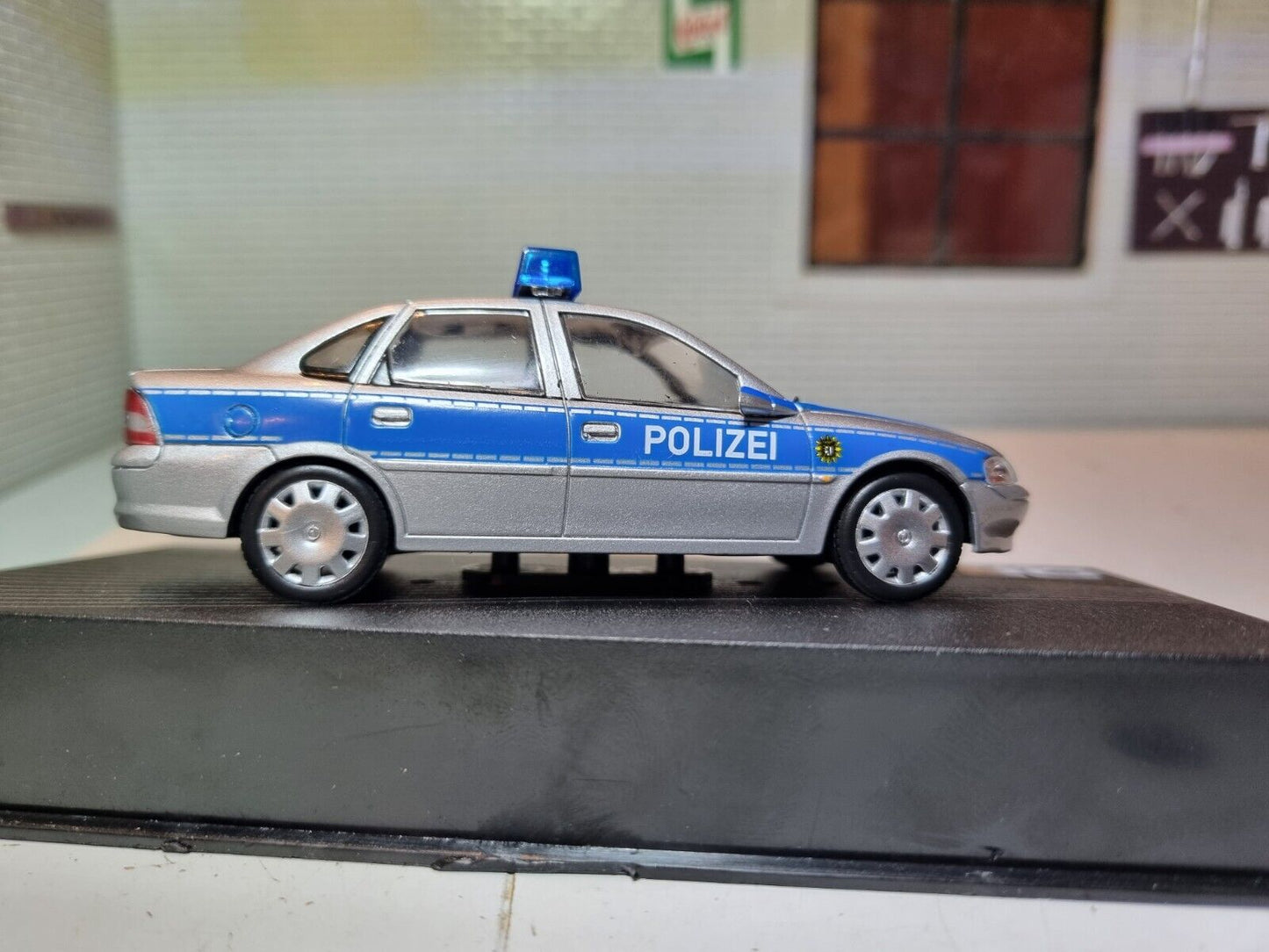 Opel 1995 Vectra German Polizei  1:43