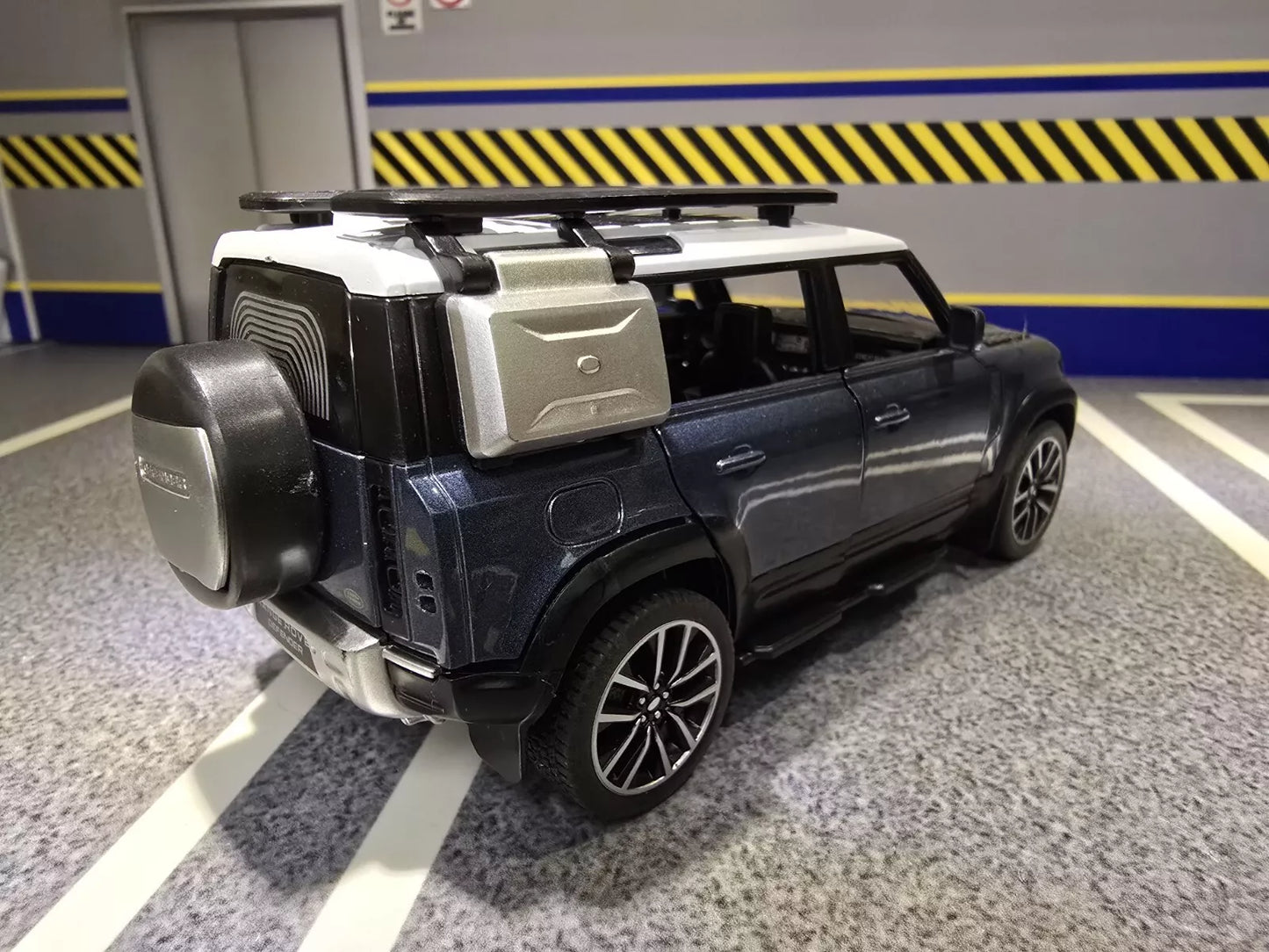 Land Rover 2020 Defender 110 QY TOYS Q3002A 1:32 (Colour Options Available)