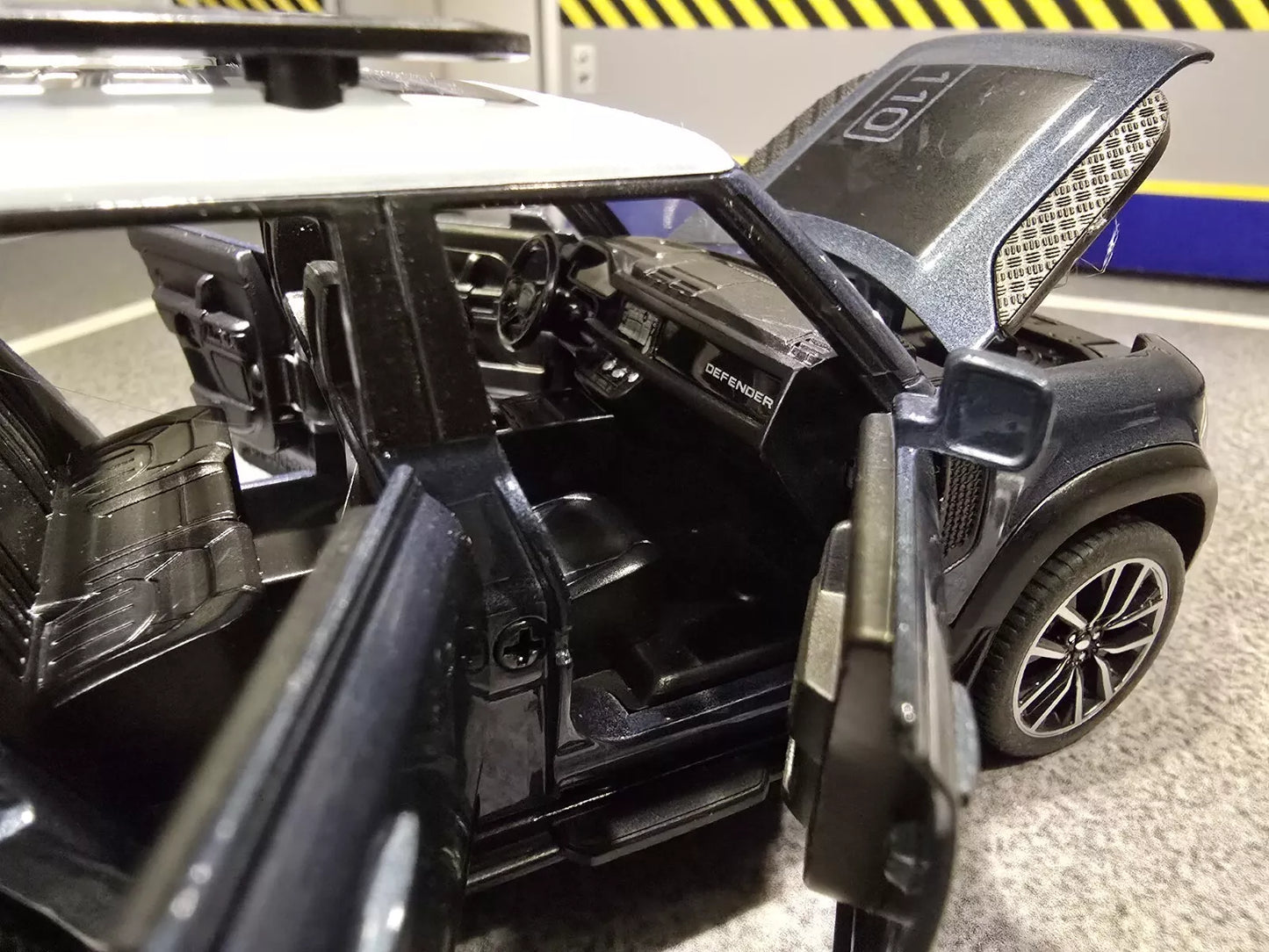 Land Rover 2020 Defender 110 QY TOYS Q3002A 1:32 (Colour Options Available)