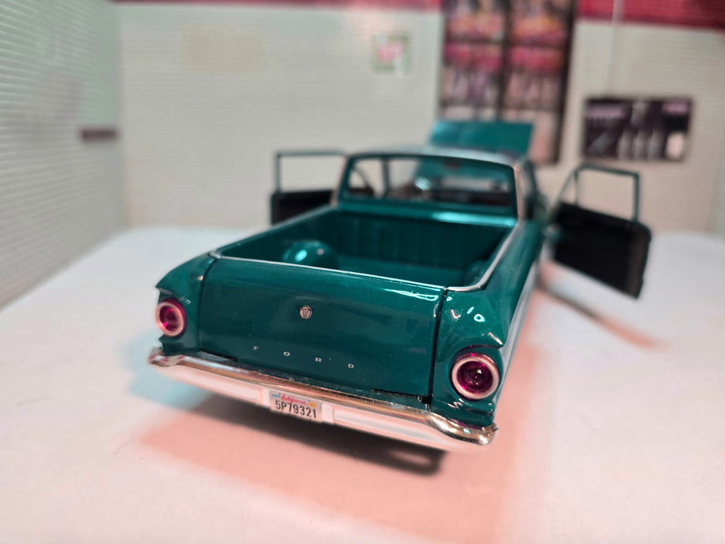 Ford 1960 Ranchero 79321 Motormax 1:24