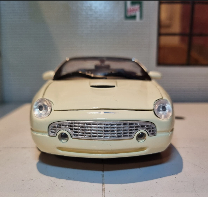 Ford 2002 Thunderbird Coupe 73239 Motormax 1:24