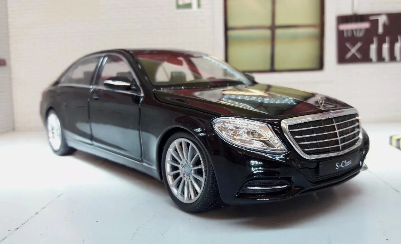 Mercedes 2015 S Class W222 24051 Welly 1:24 (Black/White)