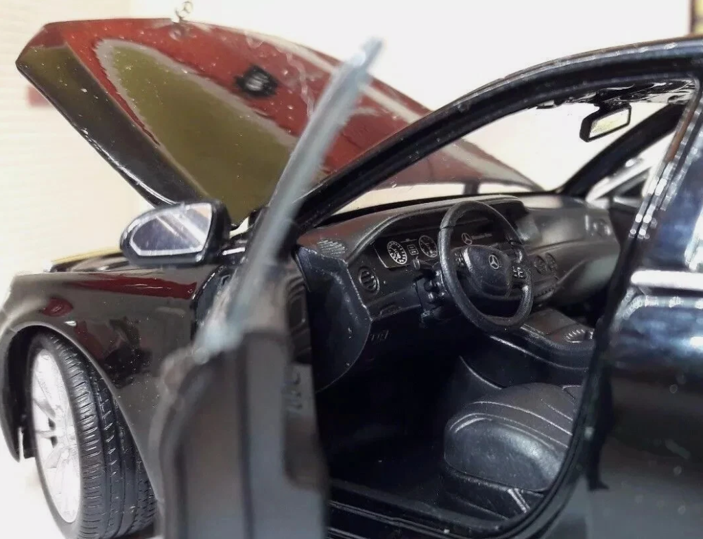 Mercedes 2015 S Class W222 24051 Welly 1:24 (Black/White)