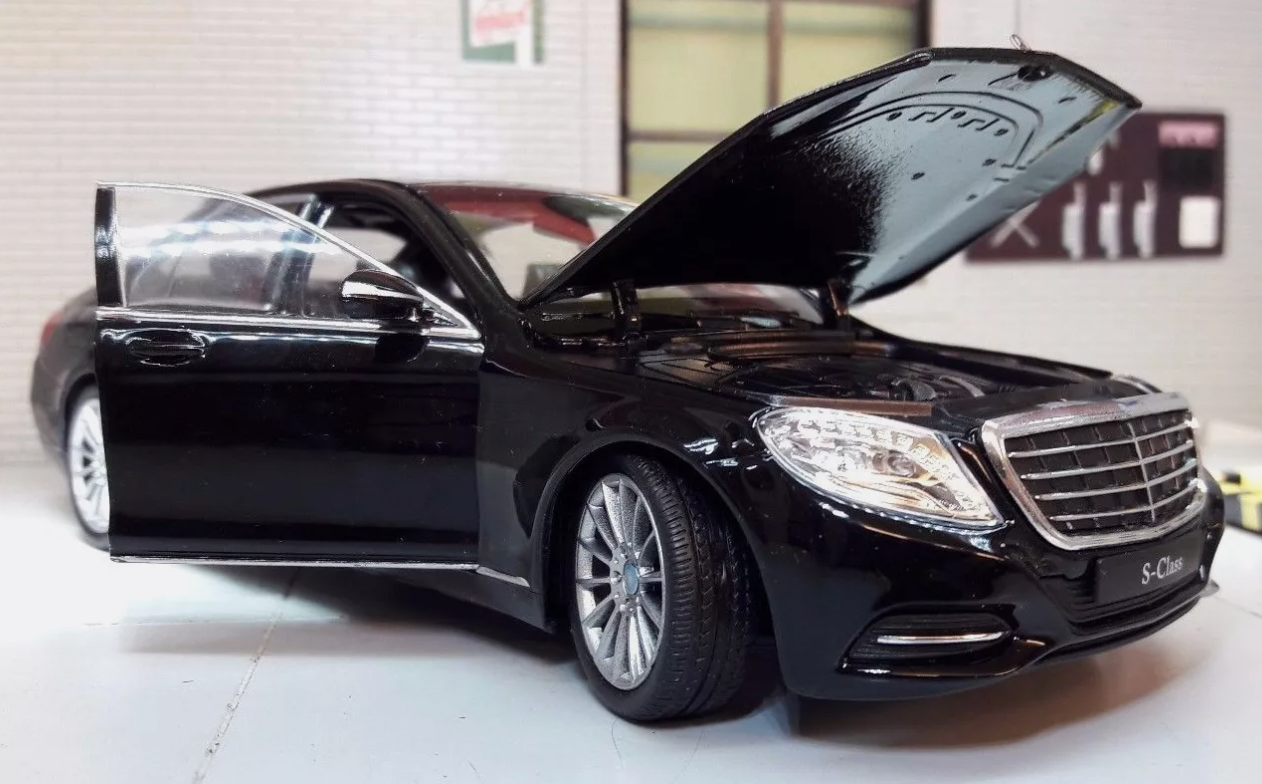 Mercedes 2015 S Class W222 24051 Welly 1:24 (Black/White)