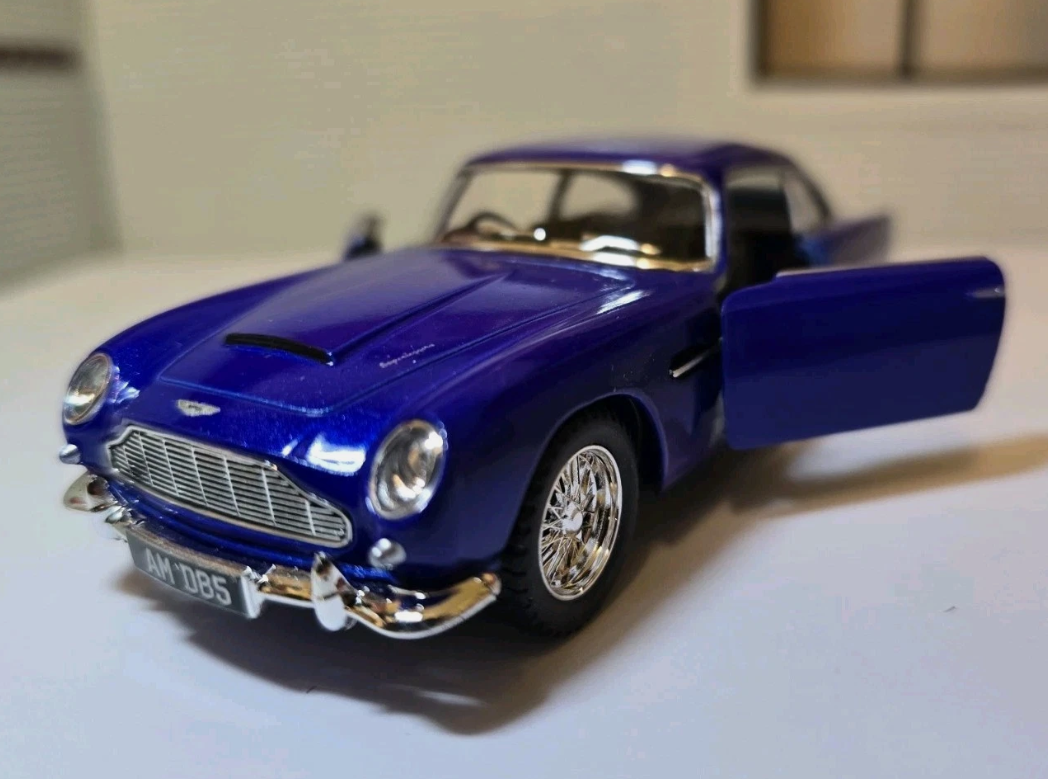 Aston Martin 1963 DB5 Kinsmart 1:36/32 (GREEN / SILVER / BLUE)