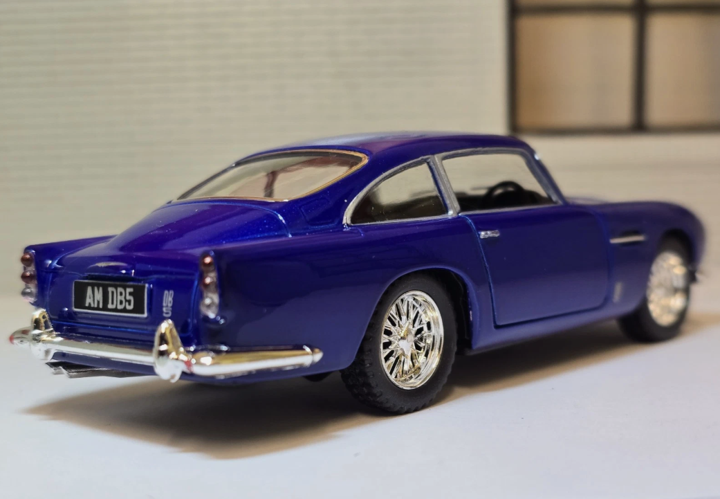 Aston Martin 1963 DB5 Kinsmart 1:36/32 (GREEN / SILVER / BLUE)