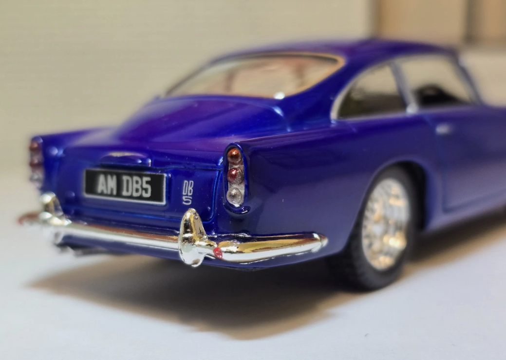 Aston Martin 1963 DB5 Kinsmart 1:36/32 (GREEN / SILVER / BLUE)