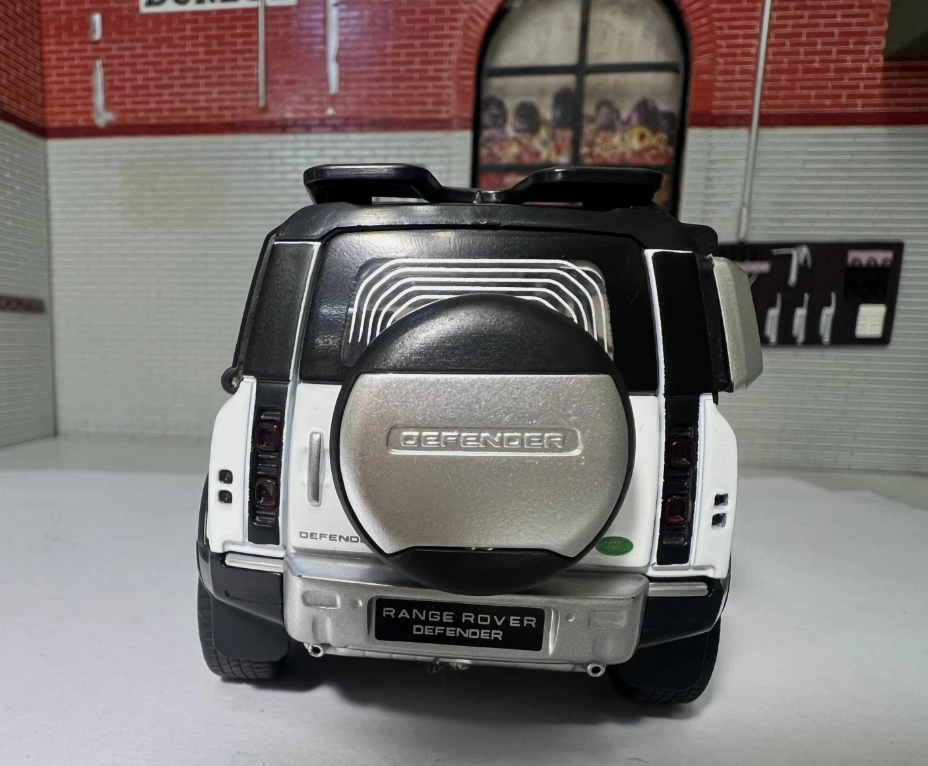 Land Rover 2020 Defender 110 QY TOYS Q3002A 1:32 (Colour Options Available)