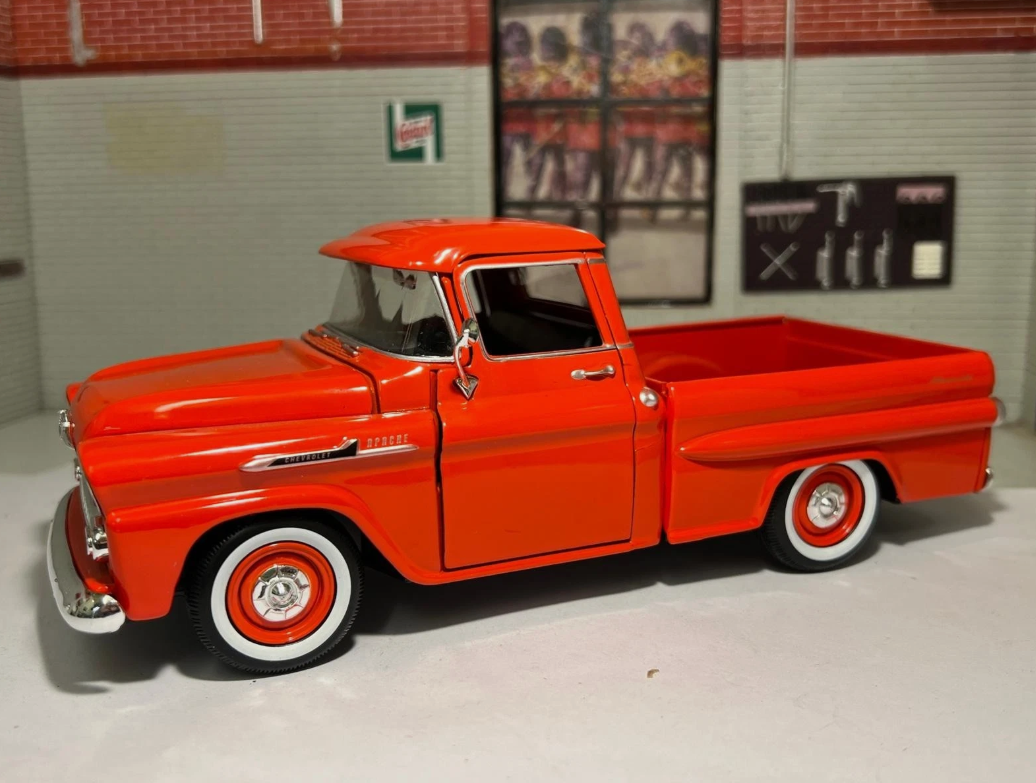 Chevrolet Apache 1958 Fleetside 79311 Motormax 1:24