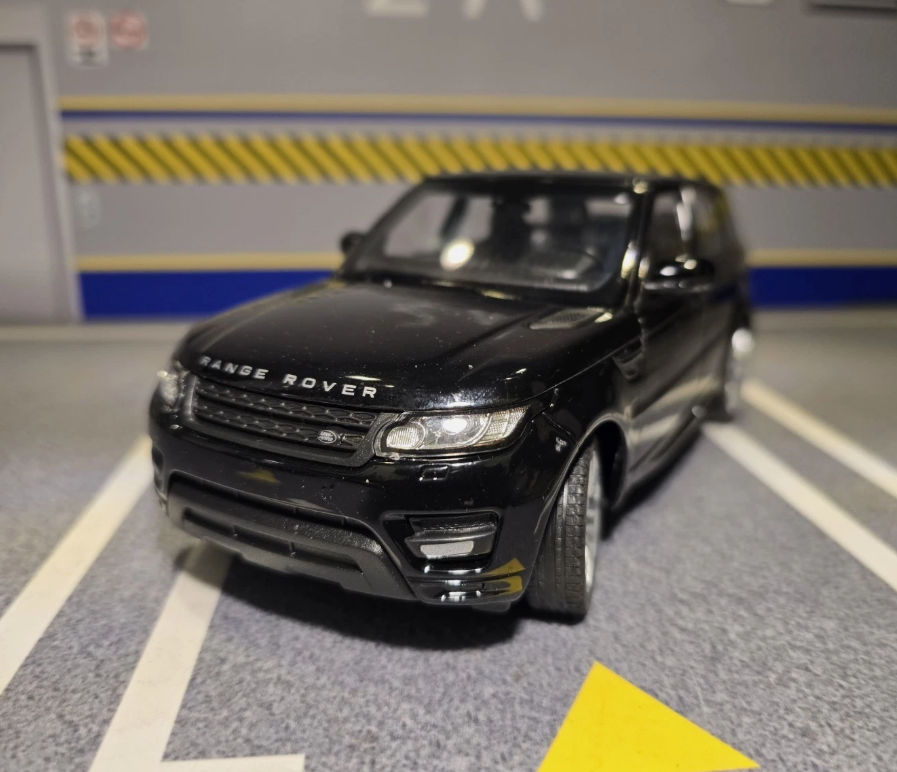 Land Range Rover Sport SDV6 V8 5.0 2015 Welly 1:24 (White/Black)