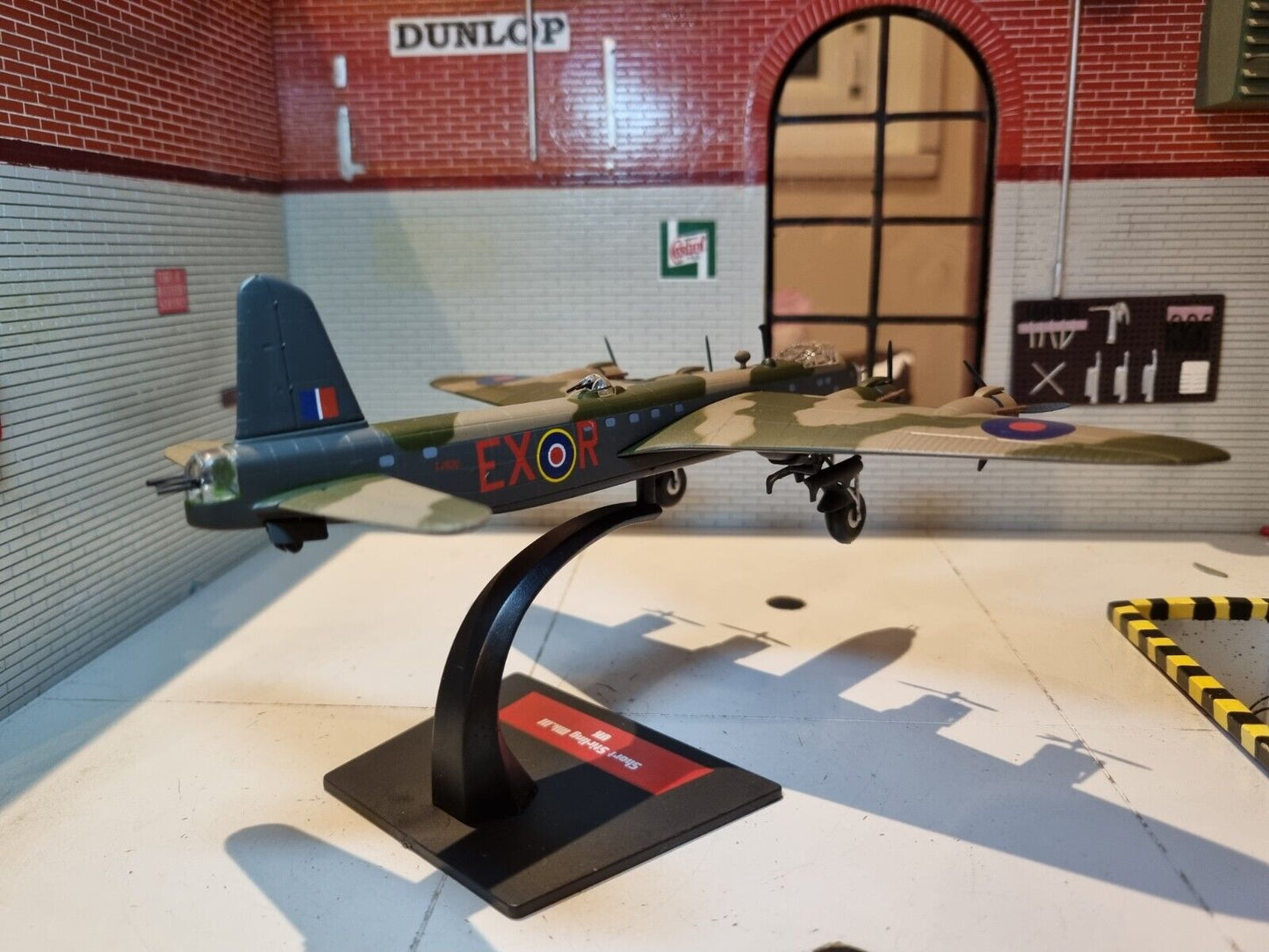 Short Stirling Mk 3 1942 RAF 1:144