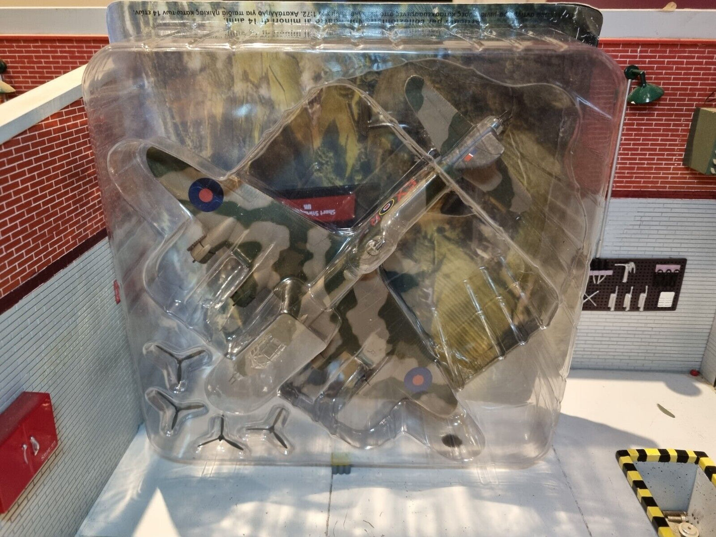 Kurzer Stirling Mk 3 1942 RAF 1:144