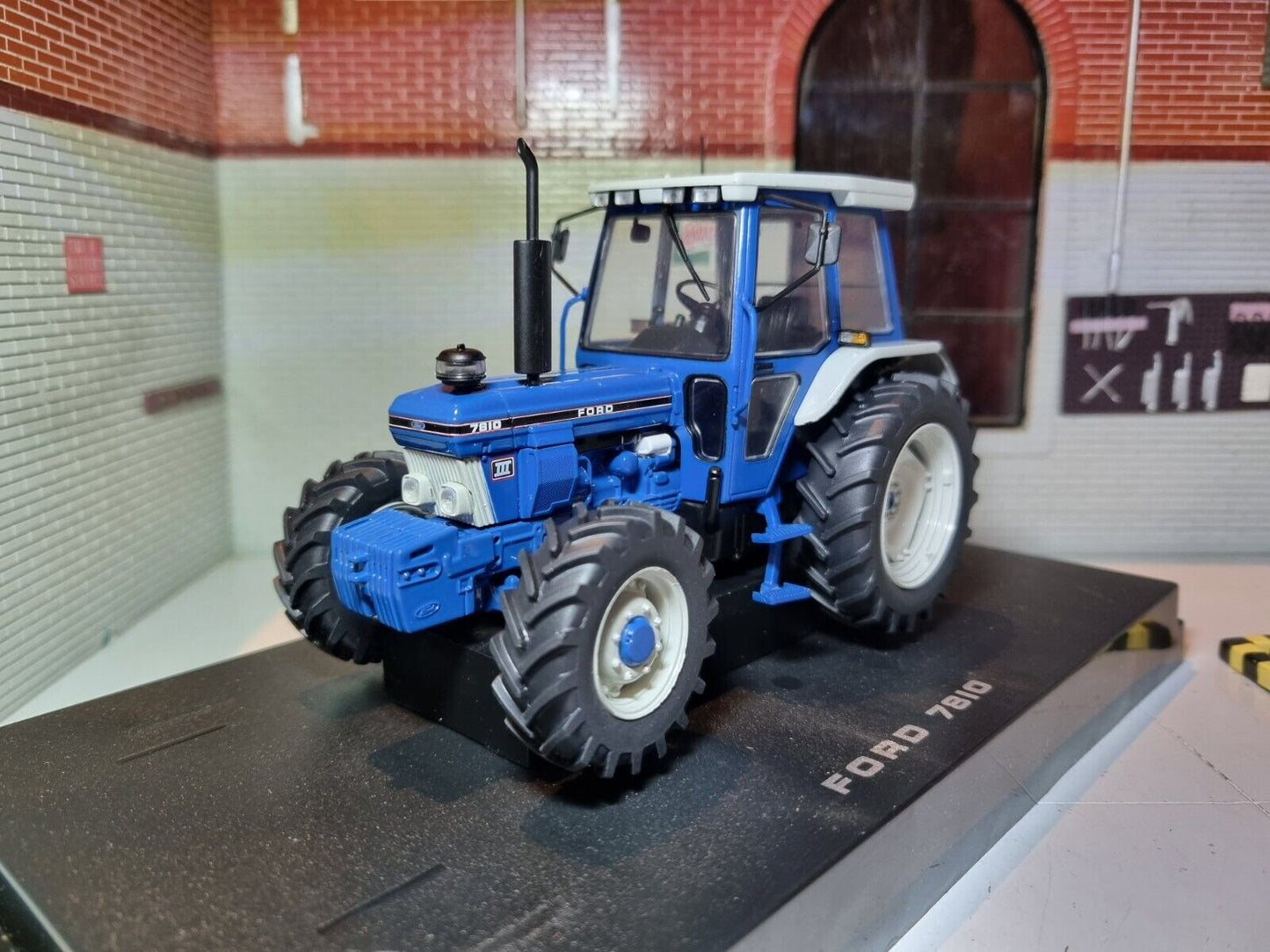 Ford 7810 Tractor 2WD 1988-1991 UH2865 Universal Hobbies 1:32