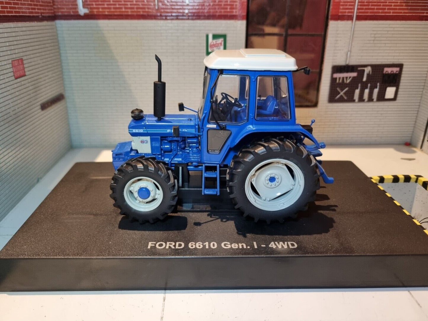 Ford 6610 Gen 1 Tracteur 4WD 1982-1993 UH5367 Universal Hobbies 1:32
