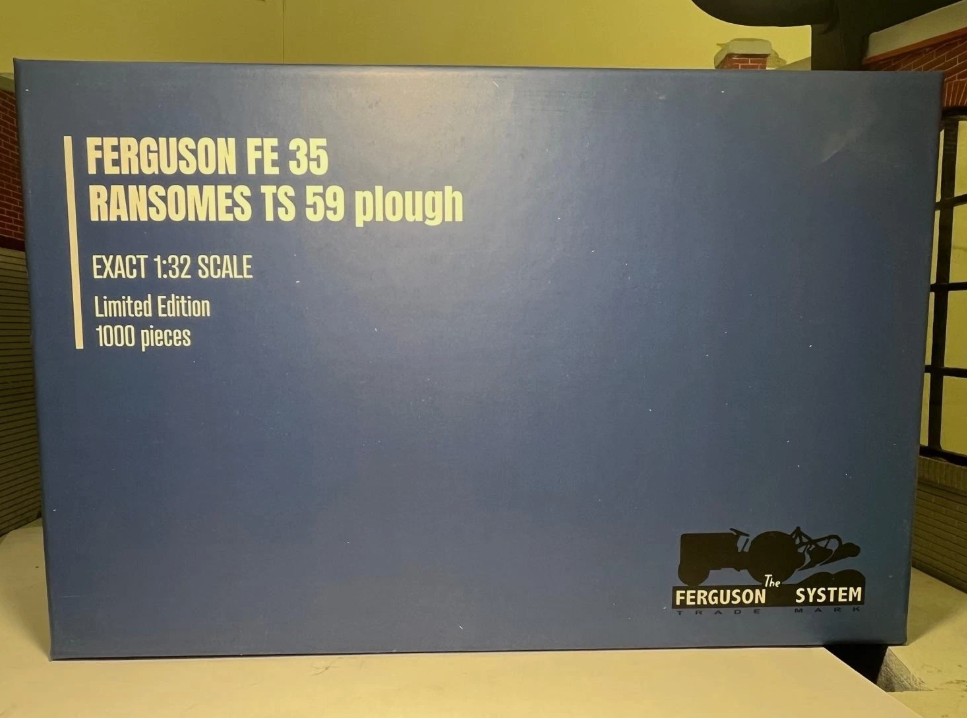 Ferguson 1957 FE35 Tractor & Ransomes Plough UH7126 Universal Hobbies 1:32