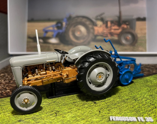 Ferguson 1957 FE35 Tractor & Ransomes Plough UH7126 Universal Hobbies 1:32