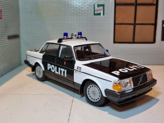 Volvo 240 1986 Norwegian Police DL GL 24102 Welly 1:24 