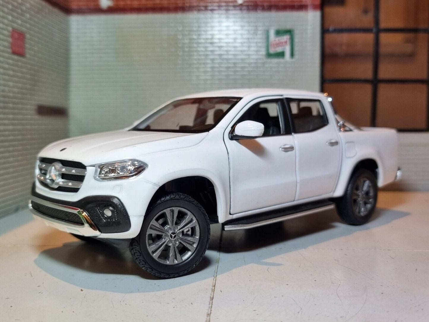 Mercedes Benz 2017 X Class Pick Up 24100 Welly 1:24/1:27