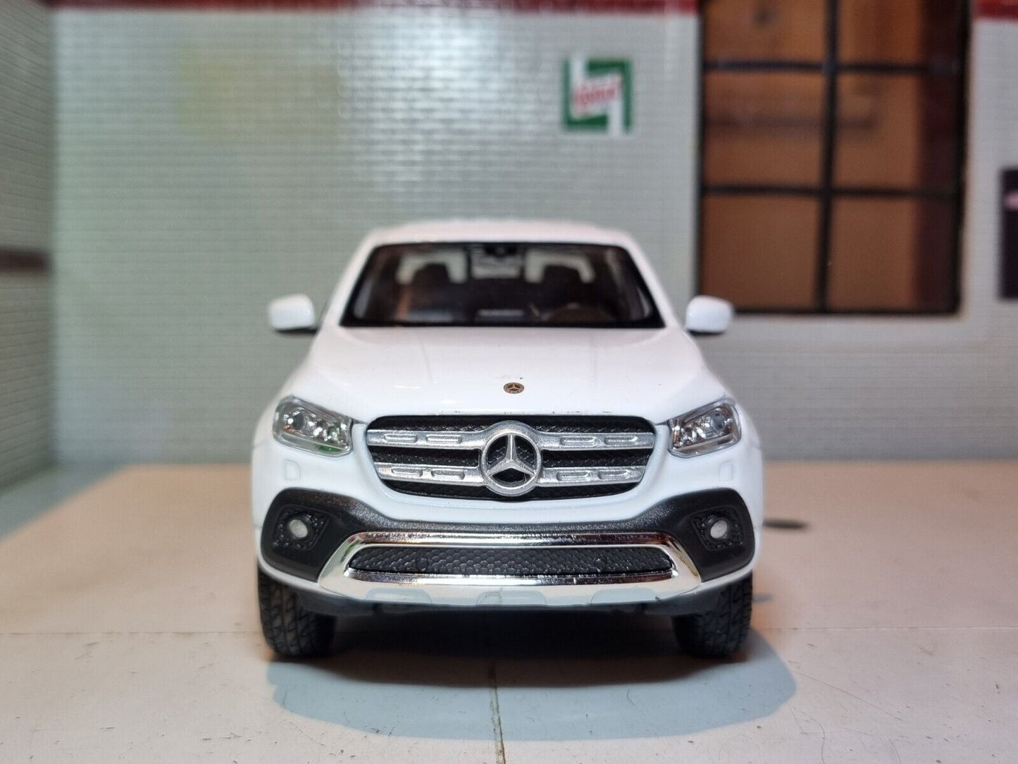 Mercedes Benz 2017 X Class Pick Up 24100 Welly 1:24/1:27
