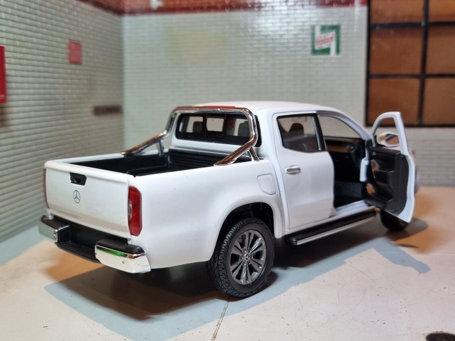 Mercedes Benz 2017 X Class Pick Up 24100 Welly 1:24/1:27