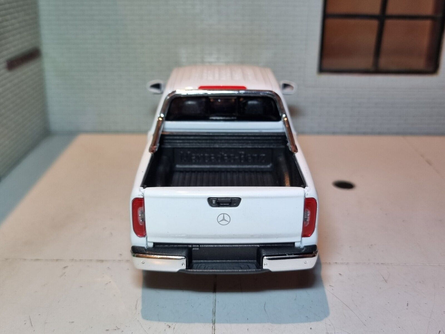 Mercedes Benz 2017 X Class Pick Up 24100 Welly 1:24/1:27