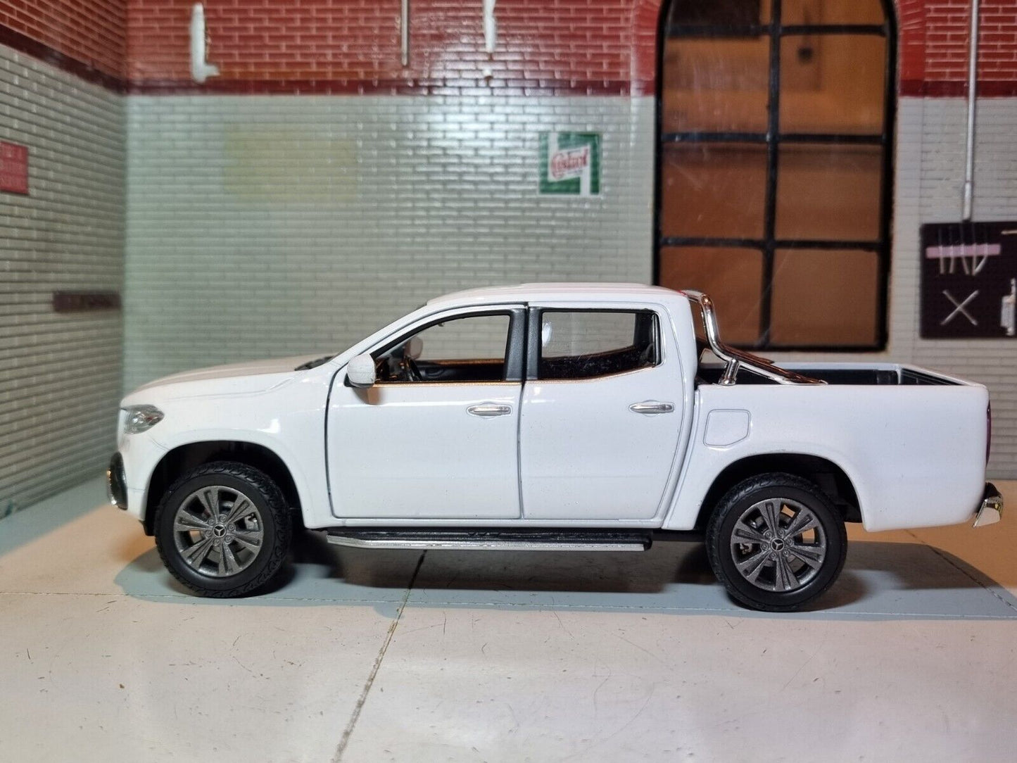 Mercedes Benz 2017 X Class Pick Up 24100 Welly 1:24/1:27
