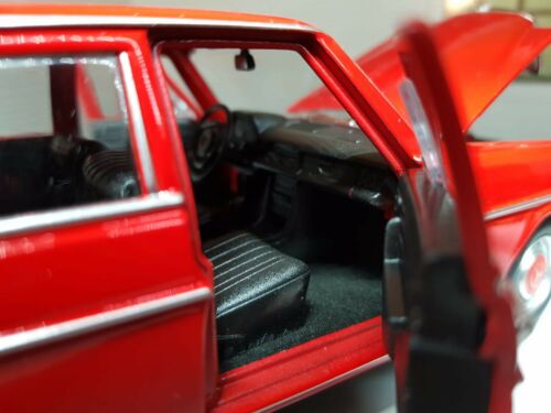 Mercedes Benz 1968 220 W115 Welly 1:24 (Black/White/Red)