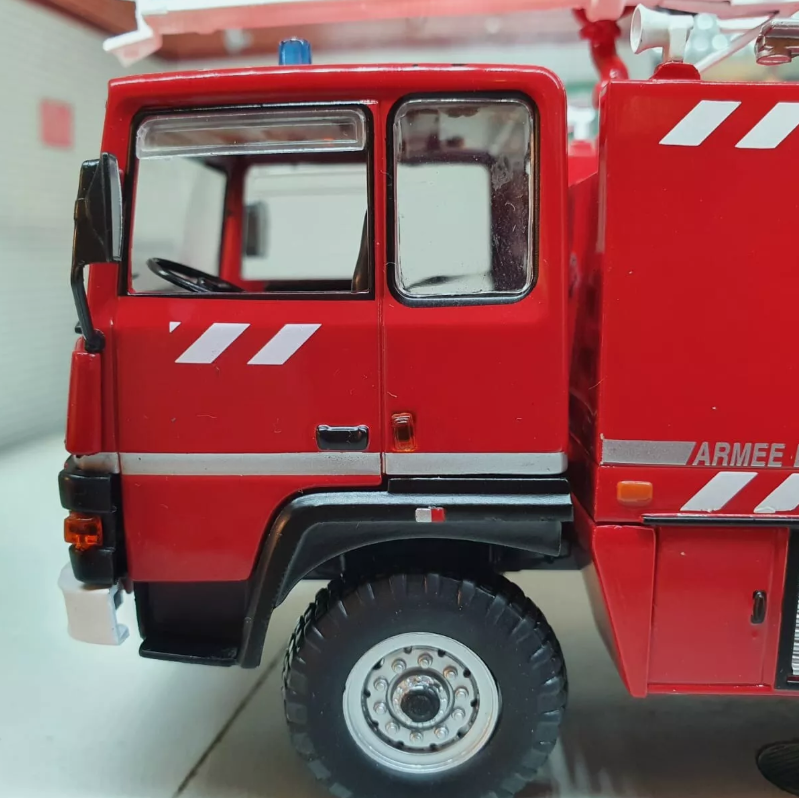 1:43 Fire Engine Airport Renault Thomas Sides VMA 72 Armee De L’air 6x6 Diecast 1:43