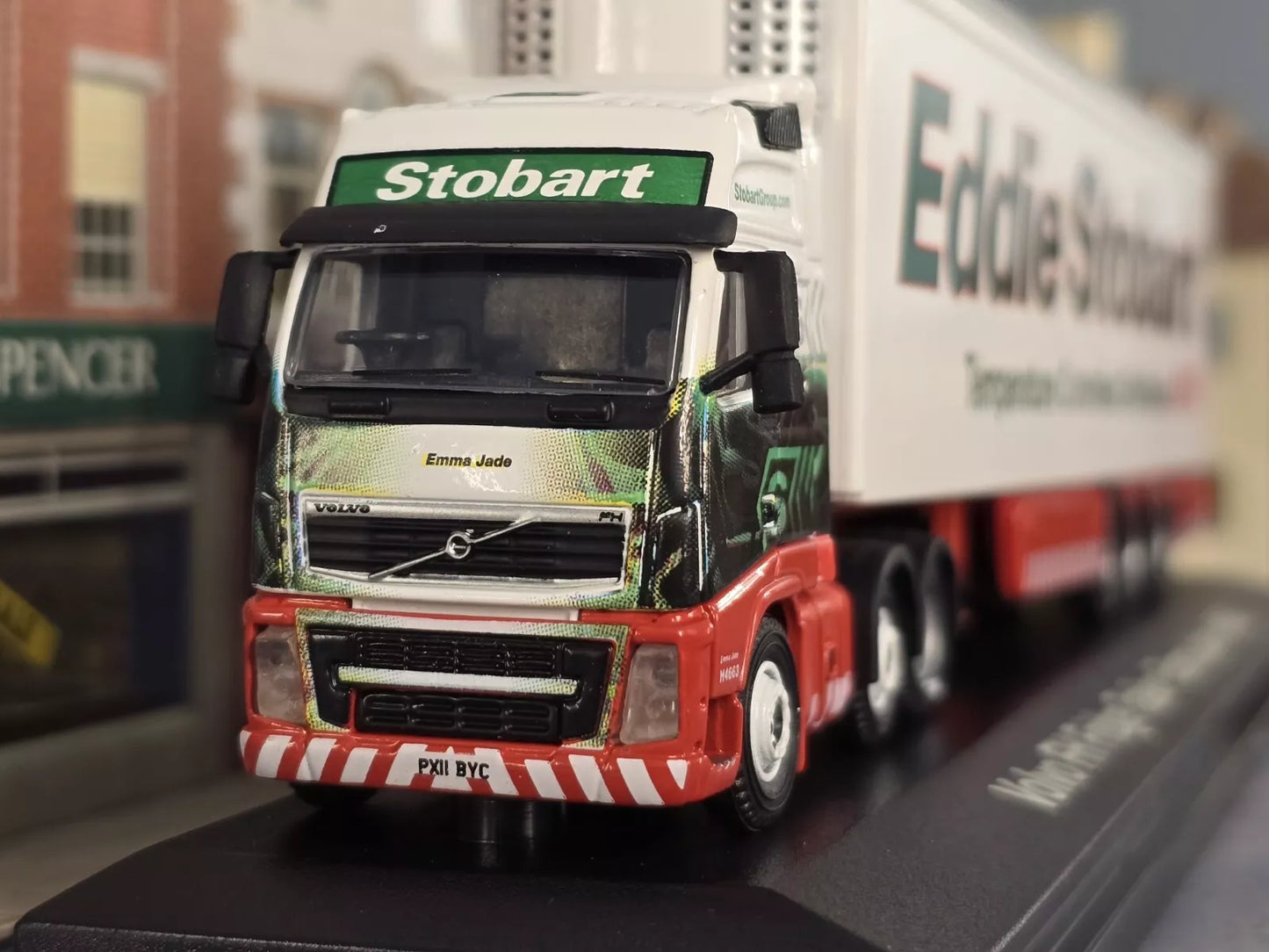 Eddie Stobart 2011 Volvo FH Lorry Refrigerated Trailer H4663 Model STOB001 1:76