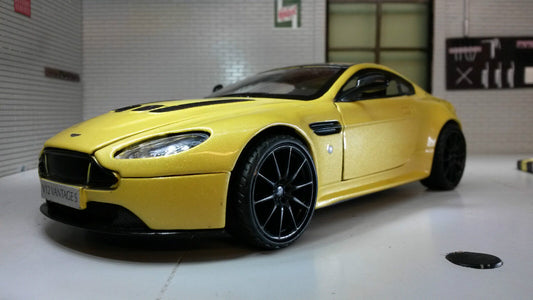 Aston Martin Vantage V12 79322 Motormax 1:24