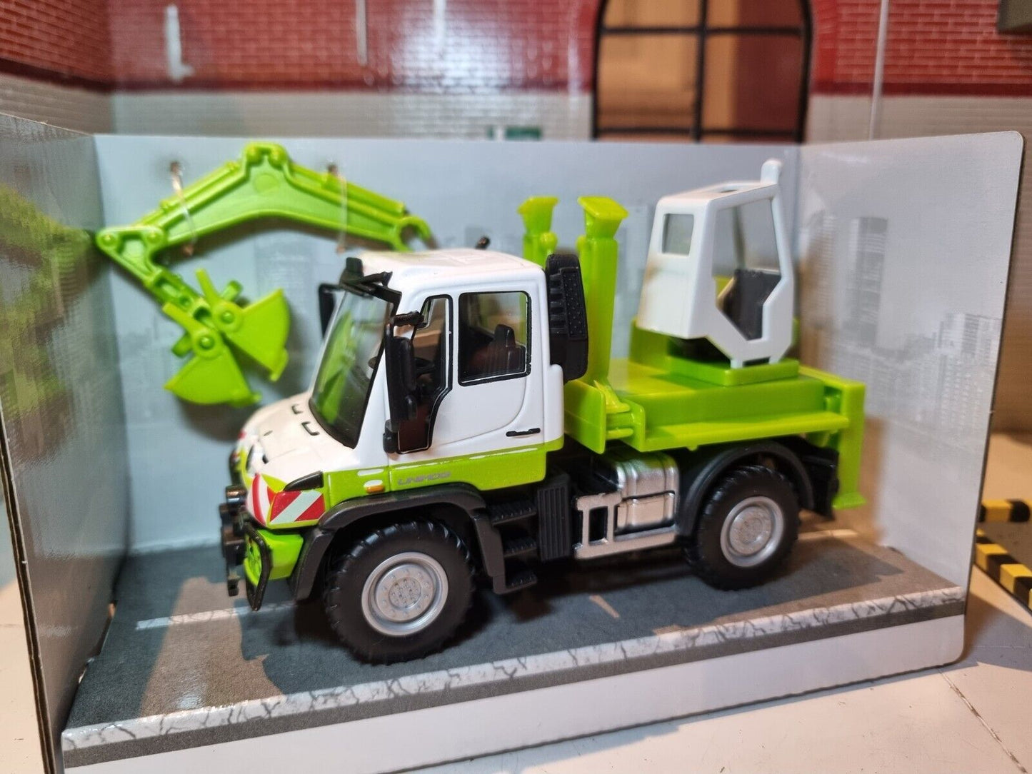 Mercedes Benz Unimog U400 21238 Maisto 1:43
