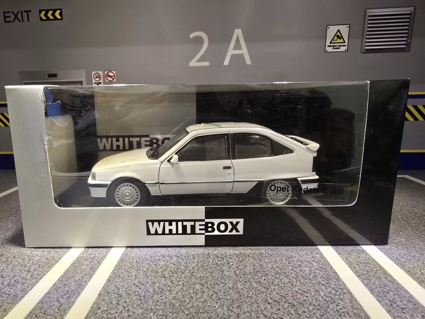 Opel 1985-93 Kadett GSi Mk2 1985-93 GTE WB124221 Whitebox 1:24