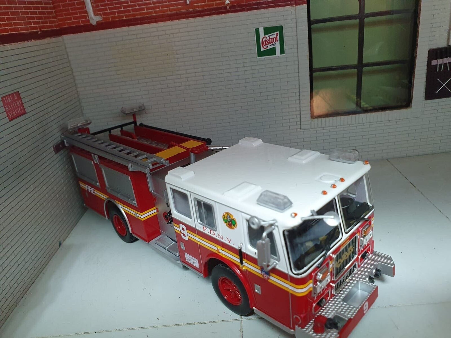 New Yorker Feuerwehrauto FDNY Seagrave Marauder 2 Pumper 1:43
