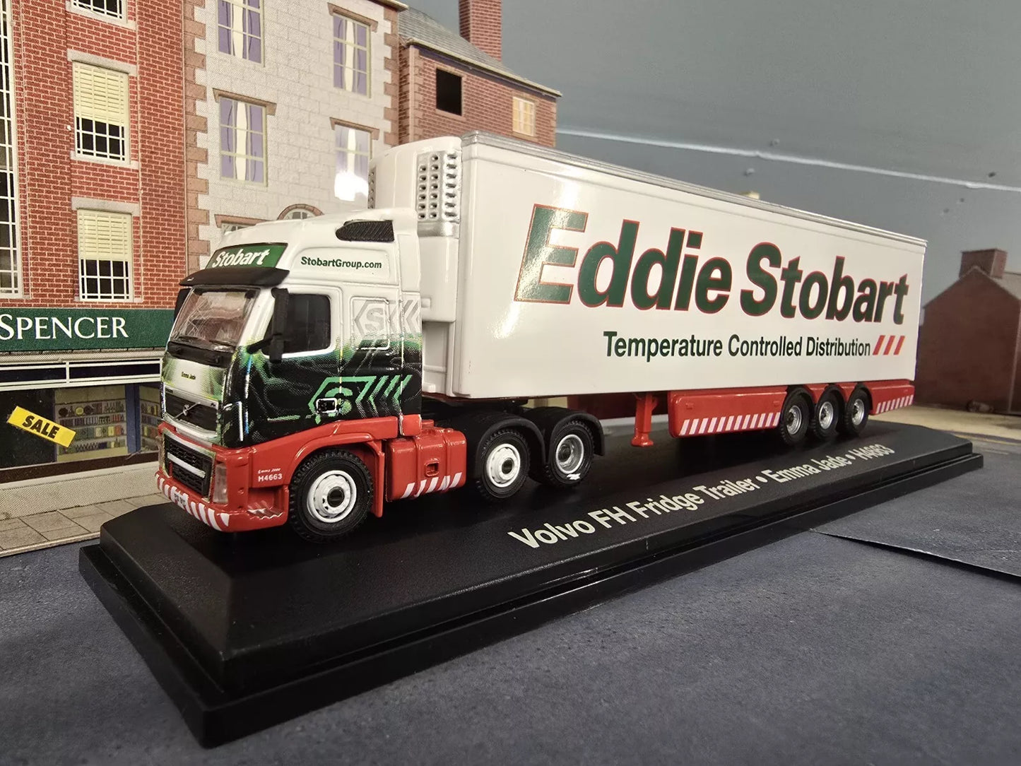 Eddie Stobart 2011 Volvo FH Lorry Refrigerated Trailer H4663 Model STOB001 1:76