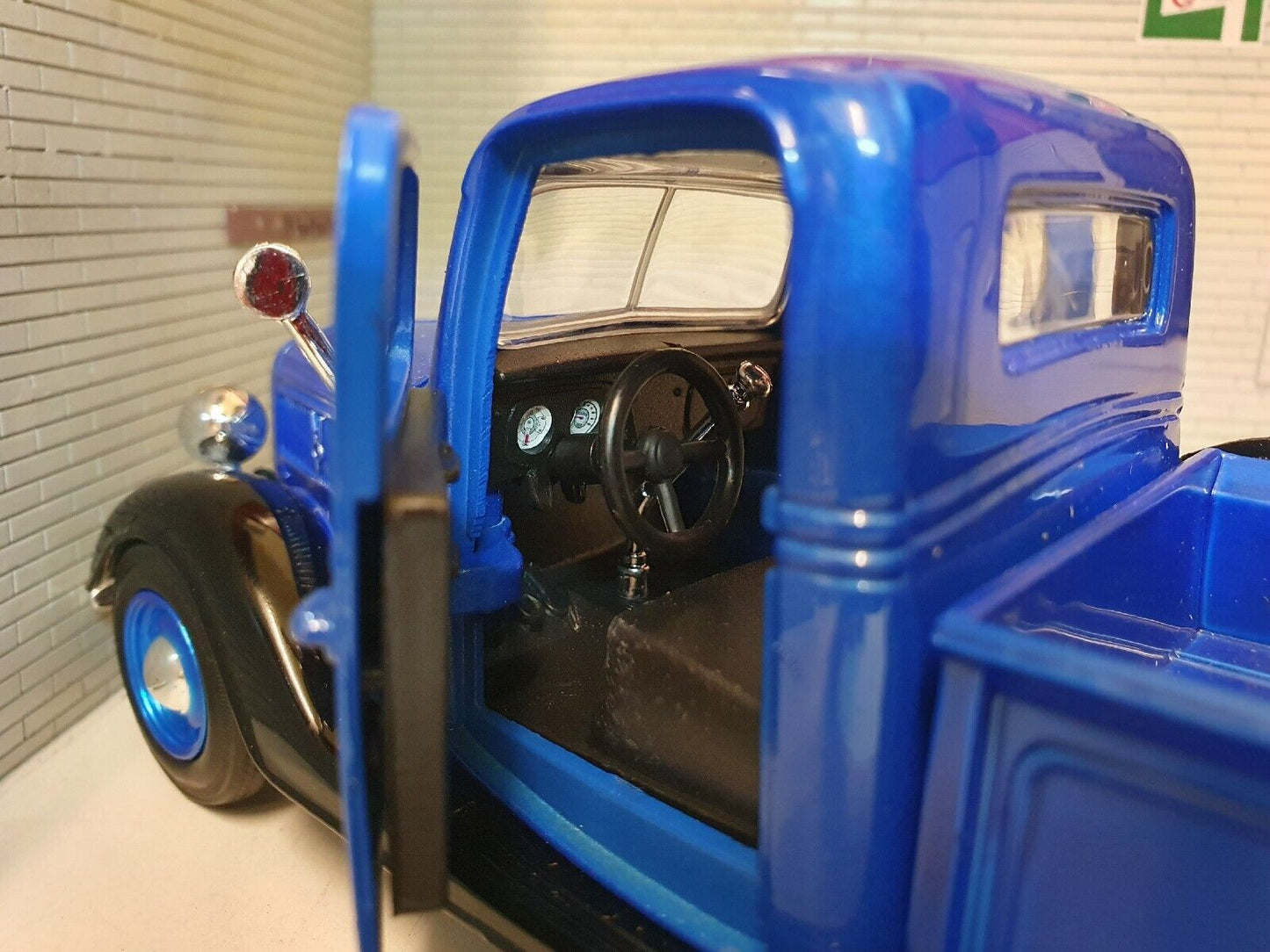 Ford 1937 Pickup Truck 73233 Motormax 1:24