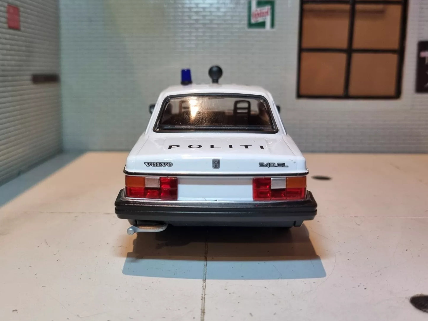 1:24 Volvo 240 Police Danish Denmark DL GL 1986 Welly Diecast Scale Model Car