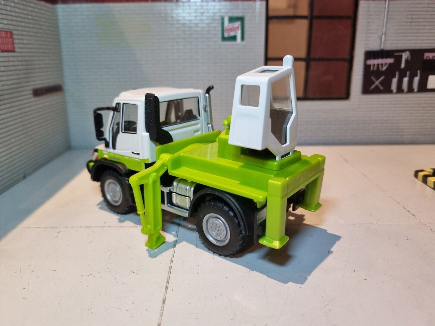Mercedes Benz Unimog U400 21238 Maisto 1:43