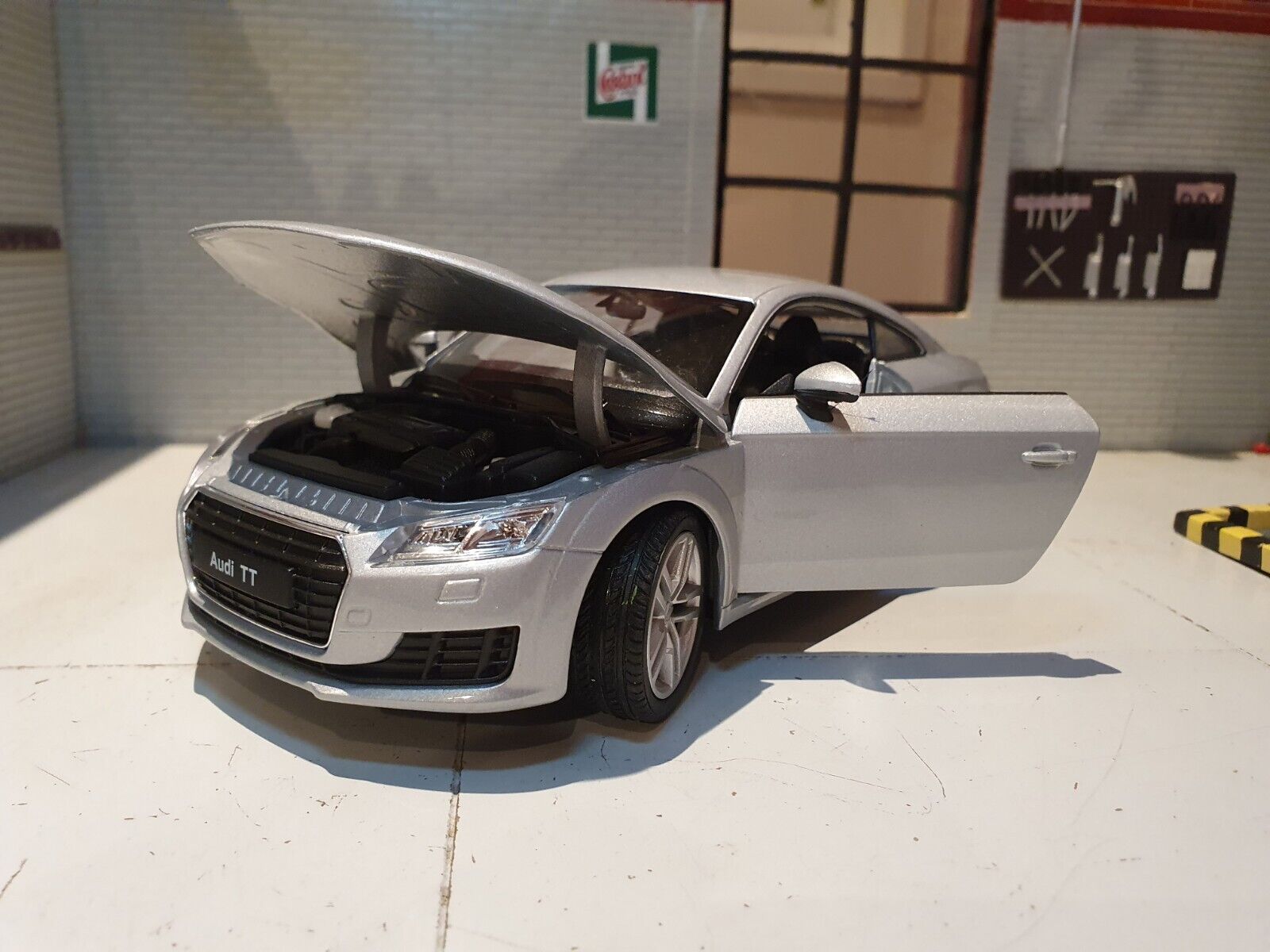 Audi 2014 TT 24057 Welly 1:24 – Emberton Imperial