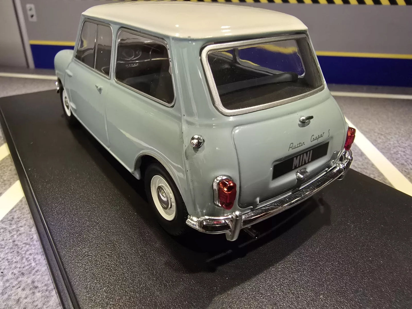 Mini Cooper S 1965 Mk1 124183 WhiteBox 1:24