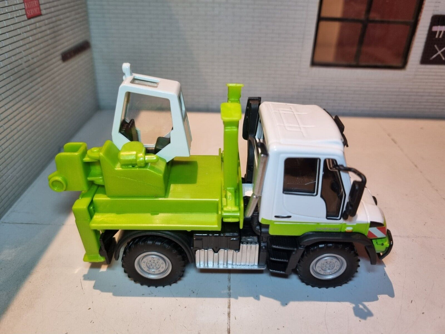 Mercedes Benz Unimog U400 21238 Maisto 1:43
