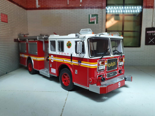 New York Fire Engine FDNY Seagrave Marauder 2 Pumper Ex Magazine 1:43
