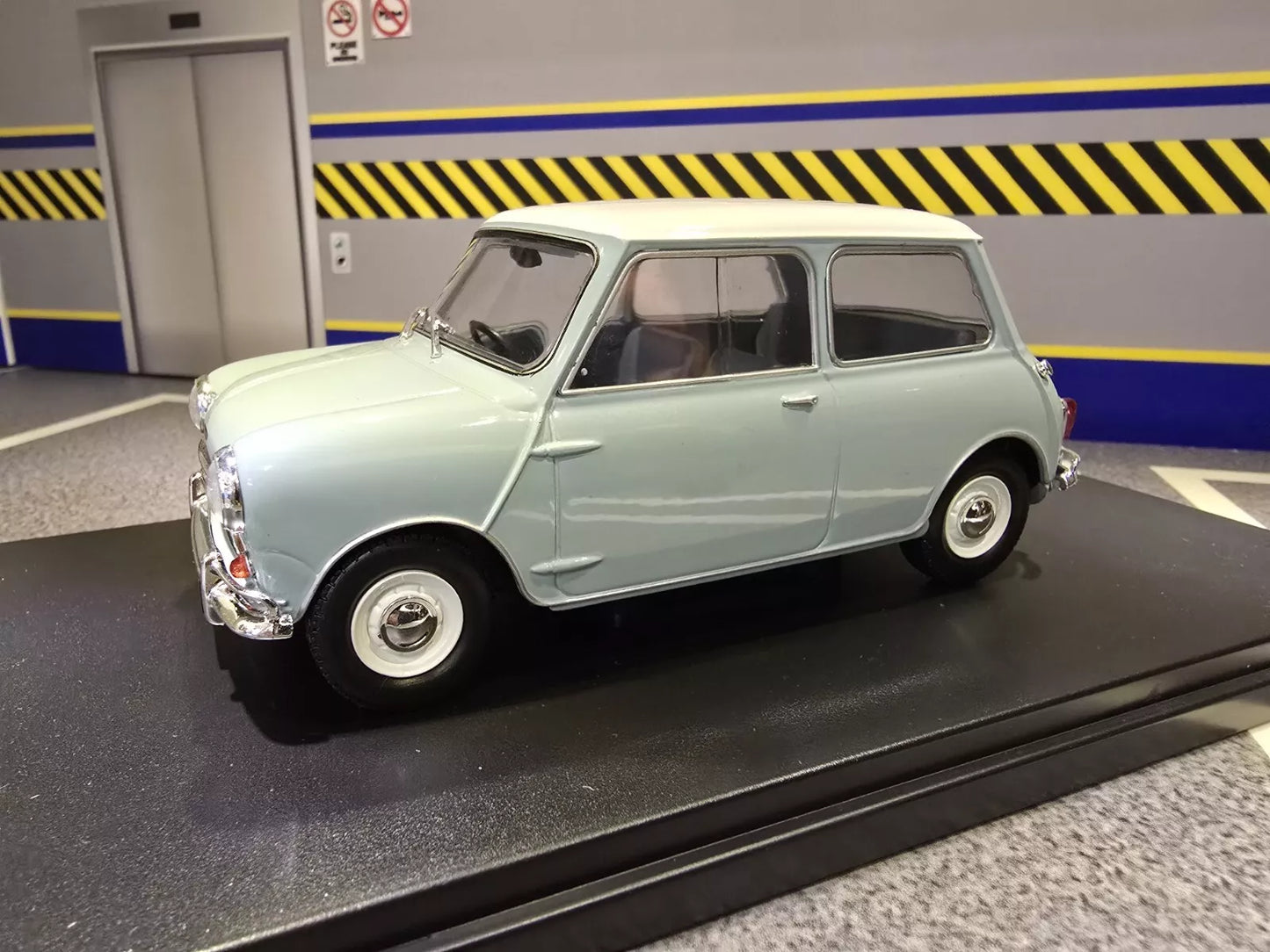 Mini Cooper S 1965 Mk1 124183 WhiteBox 1:24