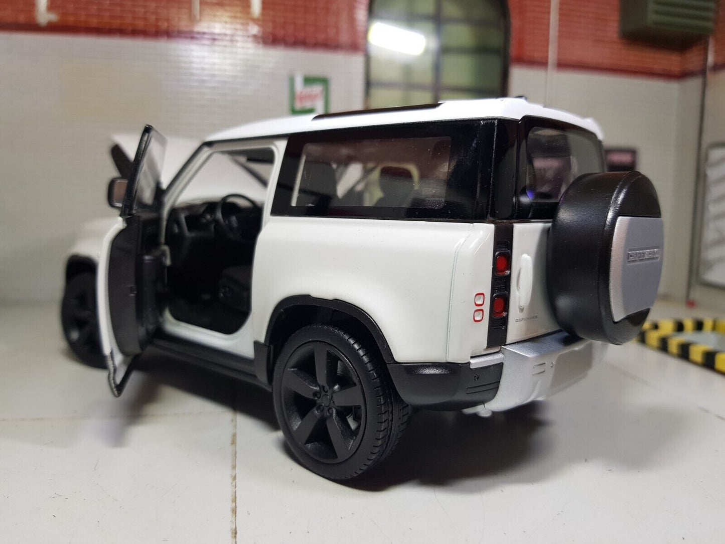 Land Rover 2020 Defender 24110 Welly 1:24