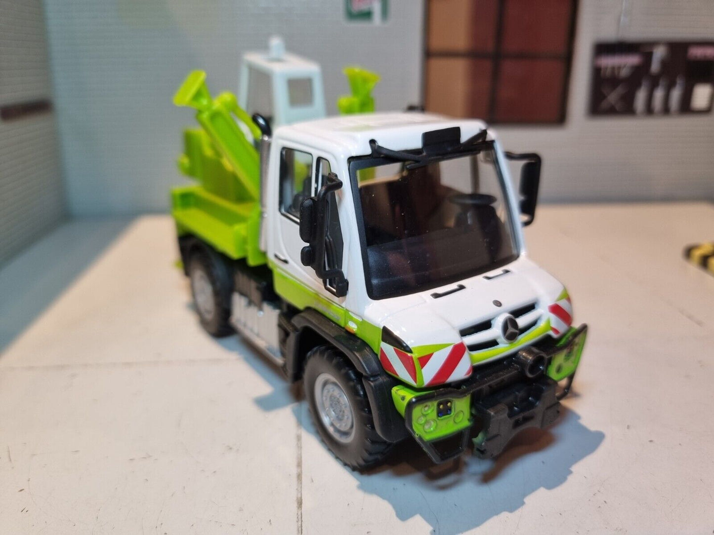 Mercedes Benz Unimog U400 21238 Maisto 1:43