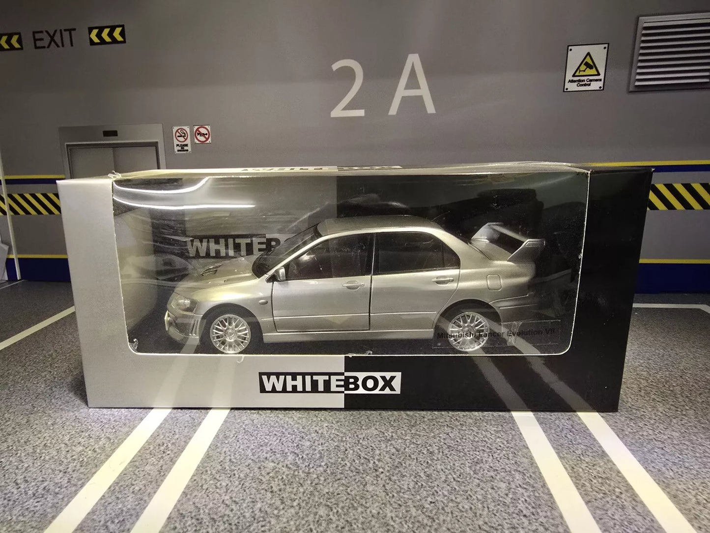 Mitsubishi 2001 Lancer Evo 7 WB124204 WhiteBox 1:24