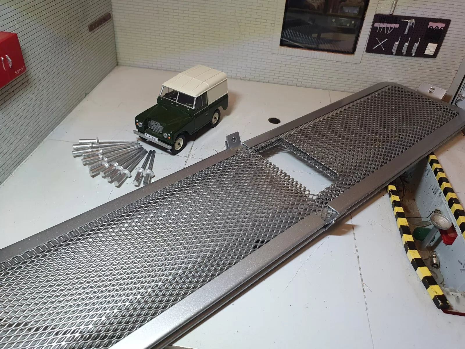 Land Rover Series 2a, 3 & Defender Bulkhead Vent Fly Screens 395185 ...