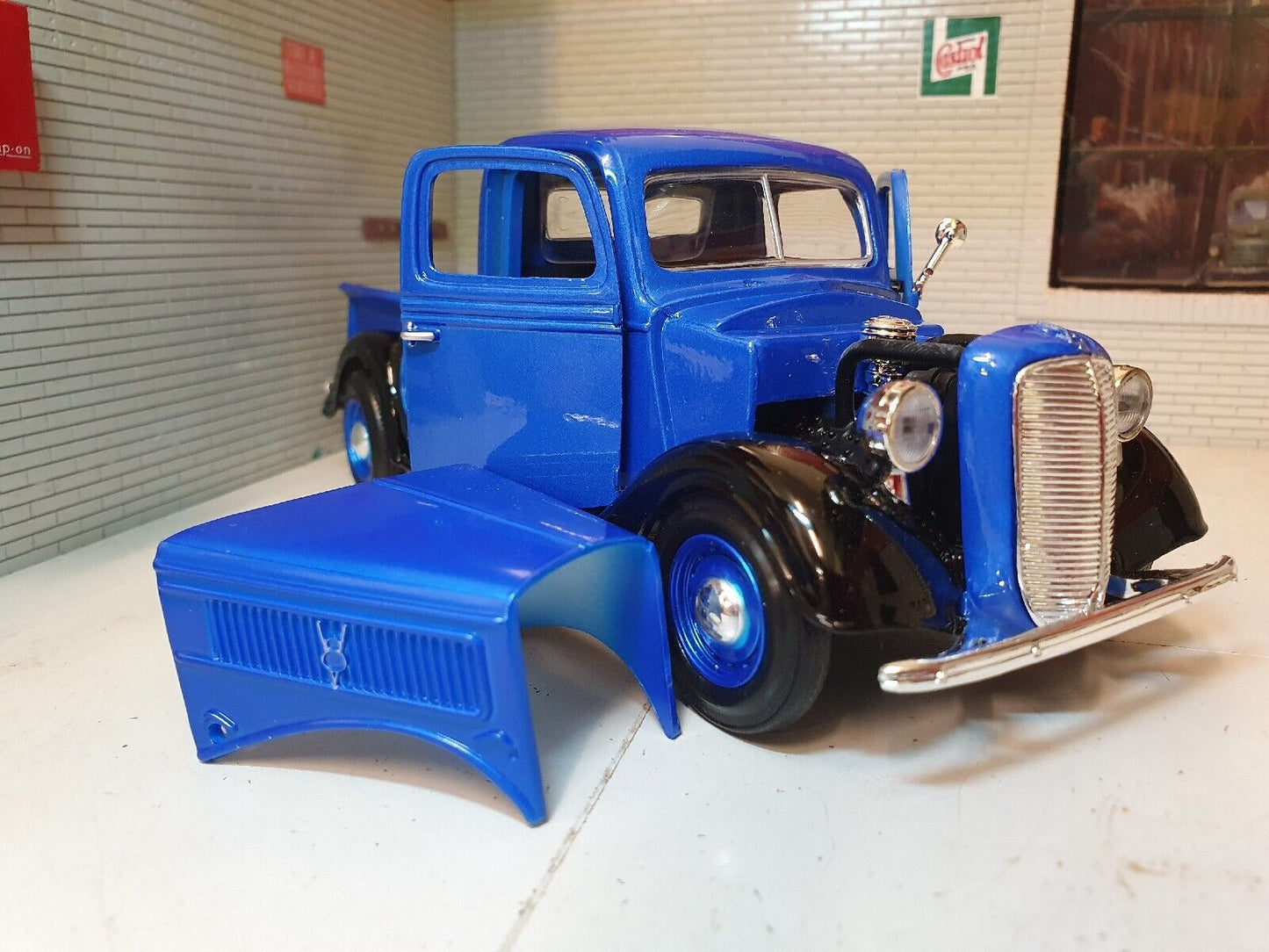 Ford 1937 Camionnette 73233 Motormax 1:24