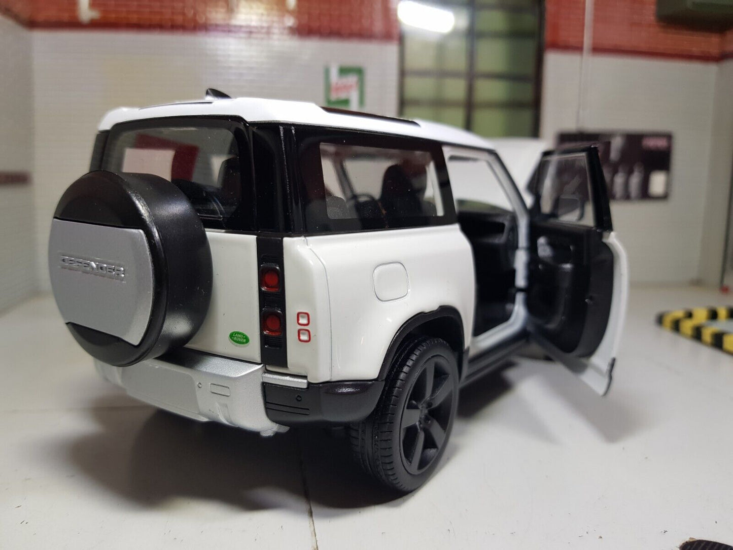 Land Rover 2020 Defender 24110 Welly 1:24
