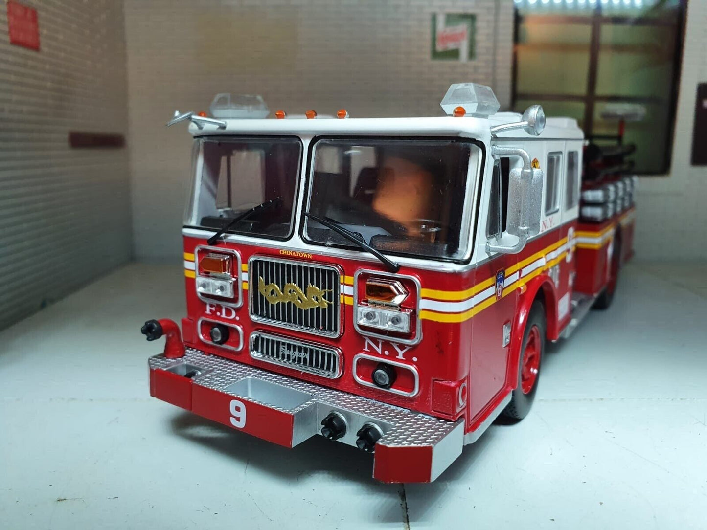 Camion de pompiers de New York FDNY Seagrave Marauder 2 Pumper 1:43