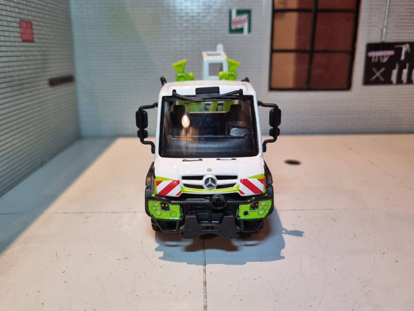 Mercedes Benz Unimog U400 21238 Maisto 1:43